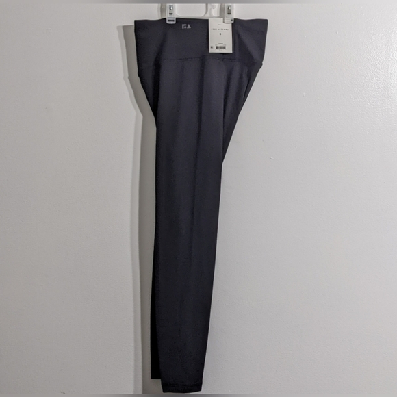 Free Assembly Women's Black Super Soft 7/8 Leggings, Size Small, New With Tag - Picture 6 of 10